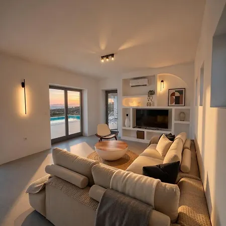 Faragas Hill Villa *